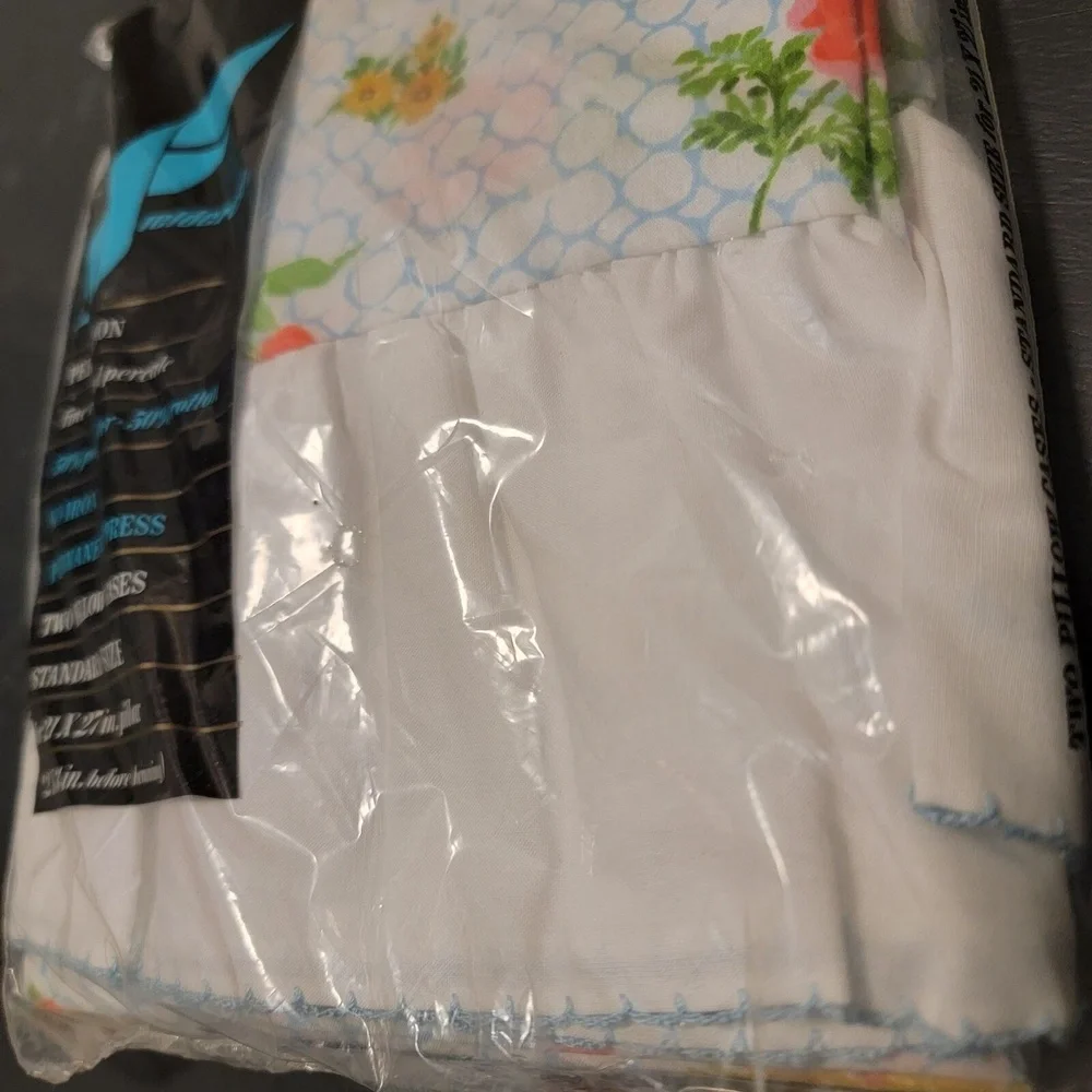 Vtg Fieldcrest White Floral No Iron‎ Percale Two Pillow Cases Set For 21 x 27 in